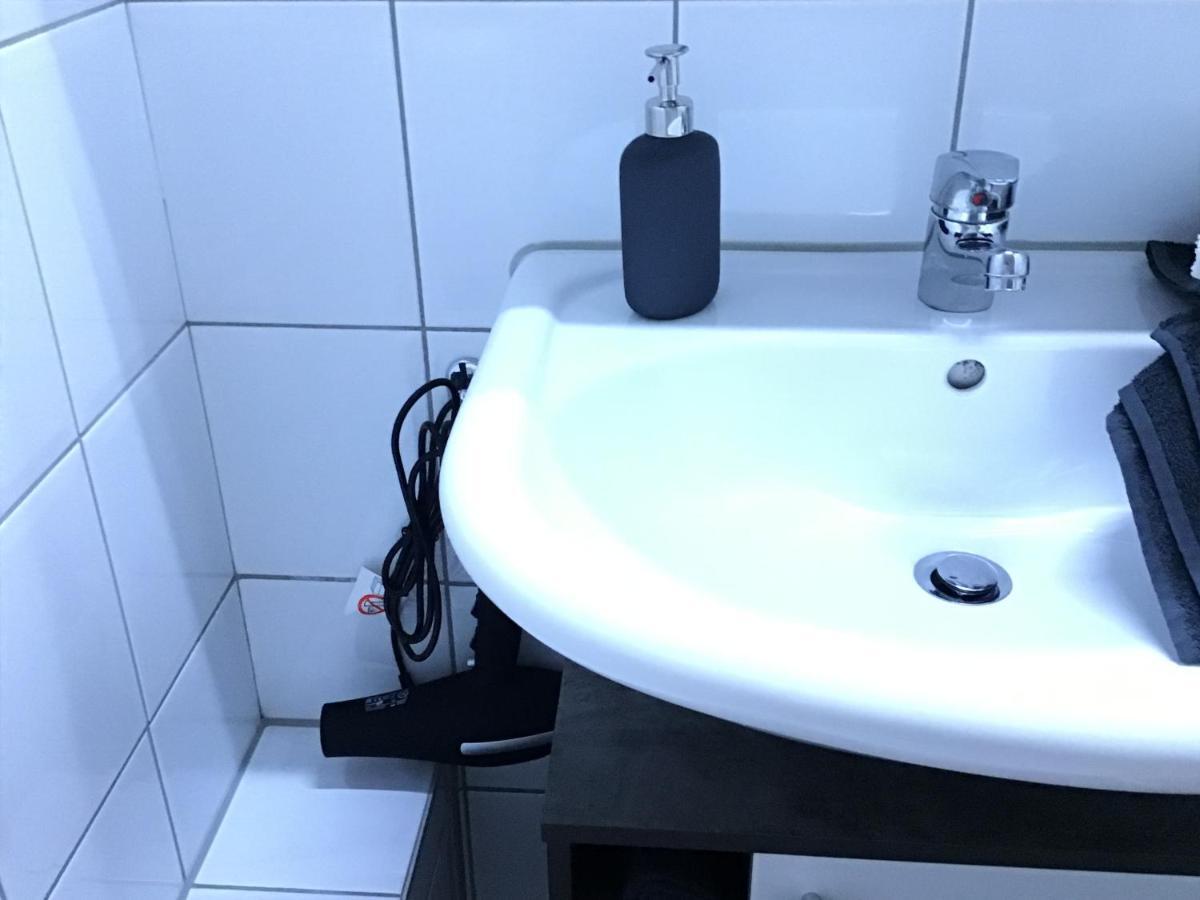 Apartment 1 Mit Terrasse Und Pkw-Stellplatz Leverkusen Eksteriør bilde